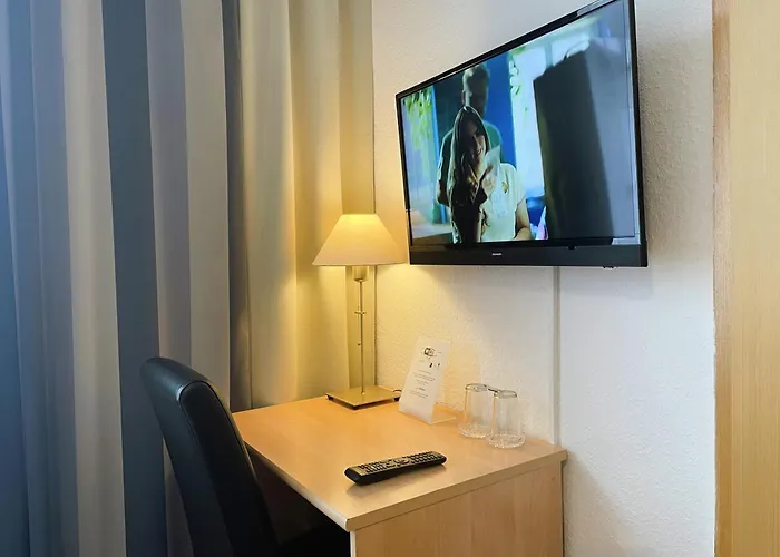 Antoni Hotel *